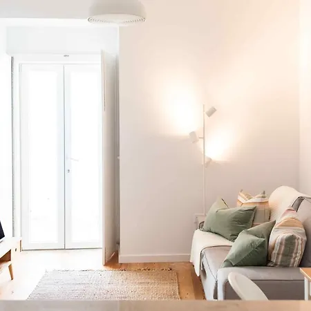 Amaro - Elegant 2 Bedroom In Alcantara Apartment *